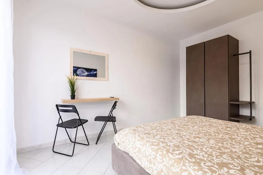 Appartamento Centrale Sabrixhouse Naples 0*,  Italy